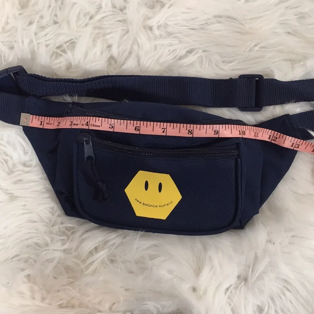 NEW BALANCE Fanny Pack / Belt Bag / Across Shoulder Bag On The Go NEW NWT